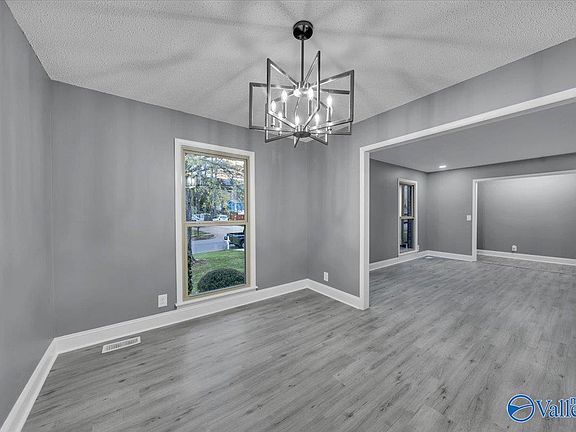 4th image of 12028 Queens Pl SE