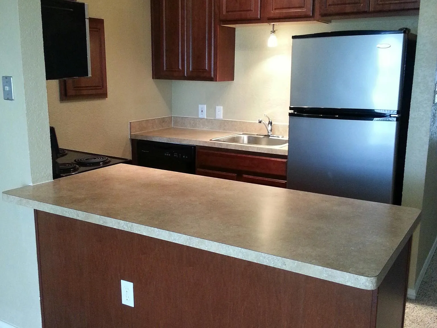 Lakeshore Apartments — Photo 3