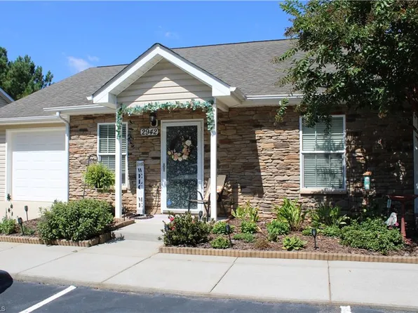 2942 Hyde Place Cir, Winston Salem, NC 27103