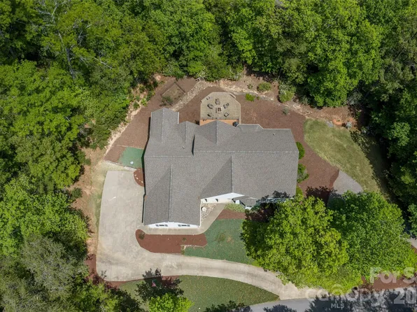 176 Hemlock Ln, Lake Lure, NC 28746