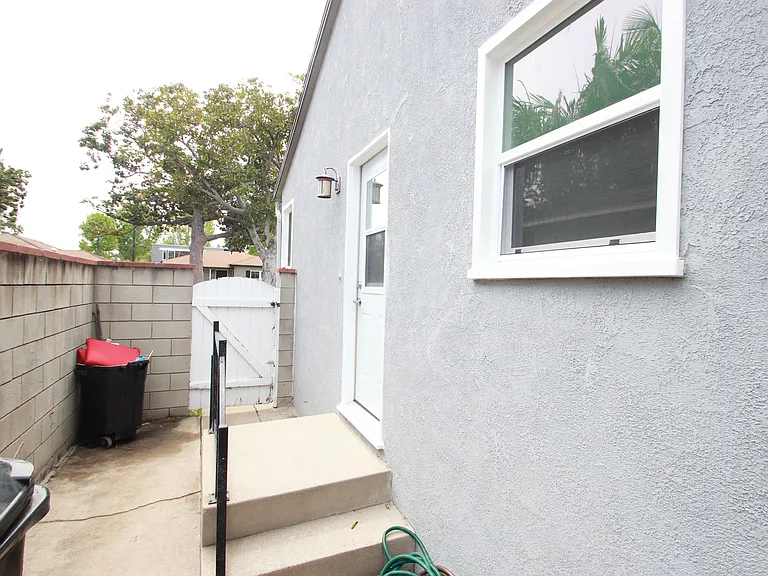 2732 S Westgate Ave — Photo 10