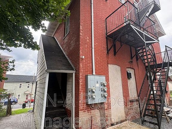 2nd image of 154 Garibaldi Ave #3