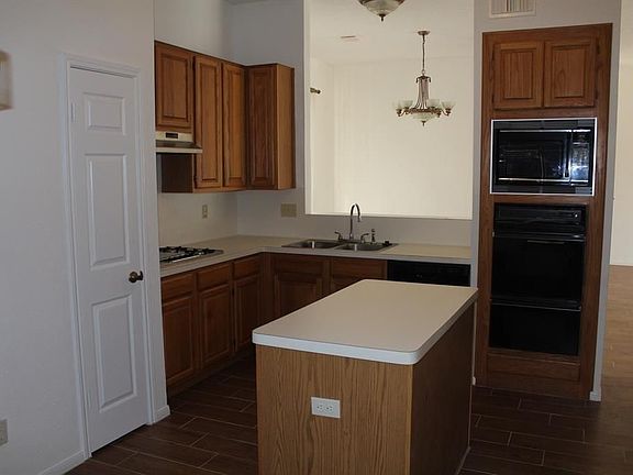 4th image of 7407 Oak Walk Dr