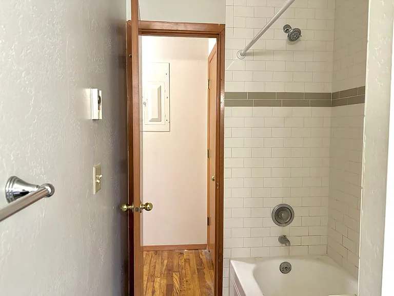 300 Lincoln St — Photo 12