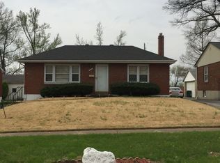 922 Chain Of Rocks Dr, Saint Louis, MO 63137