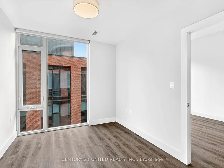 475 George St N #416 — Photo 33
