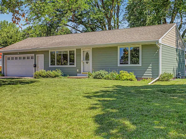 623 River Oak Dr, Ames, IA 50010