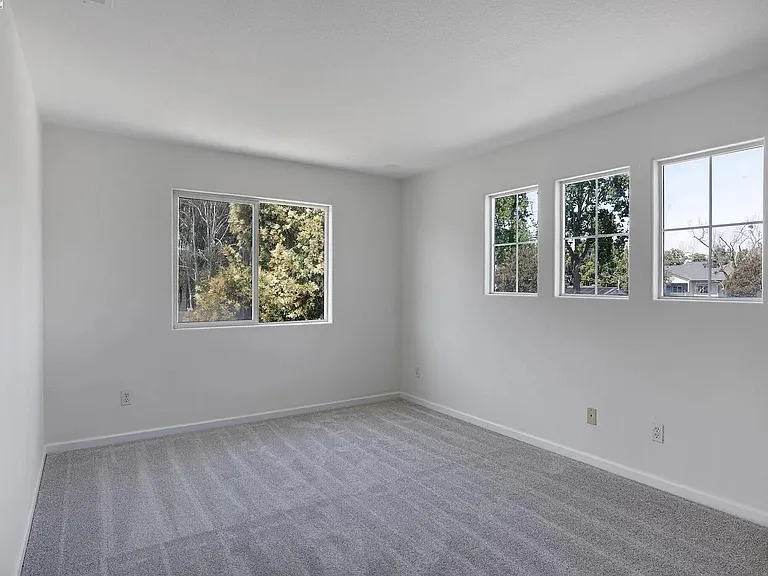 552 Stonehaven Ct — Photo 23