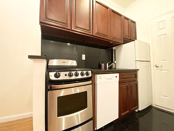 2nd image of 55 E Houston St Front 2W