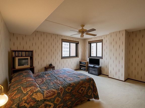5th image of 26 10th St W Unit 510