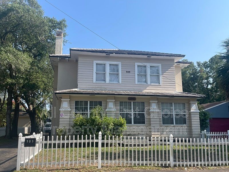 1st image of 909 Pine St APT 2