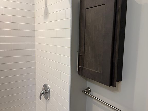 5th image of 6209 N Winthrop Ave