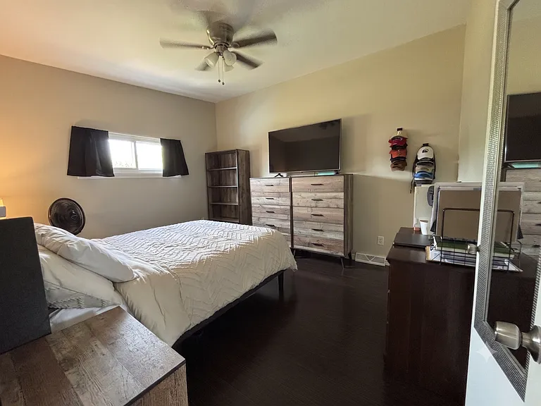 1st bedroom