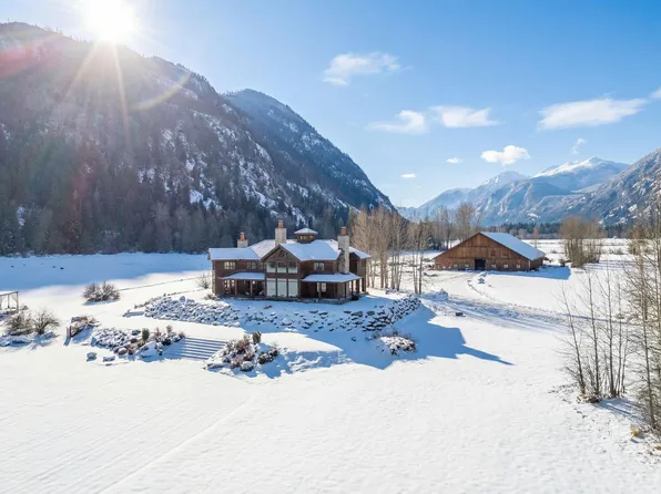 9115 Pemberton Meadows Rd, Pemberton, BC V0N 2L1