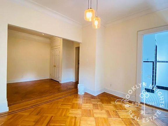 3rd image of 504 1st St APT 2R