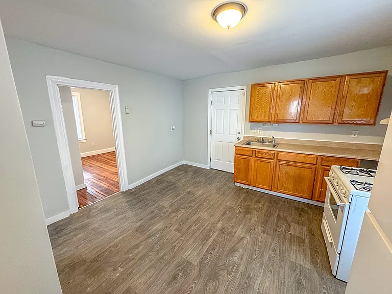 173 Butler St #1 — Photo 4