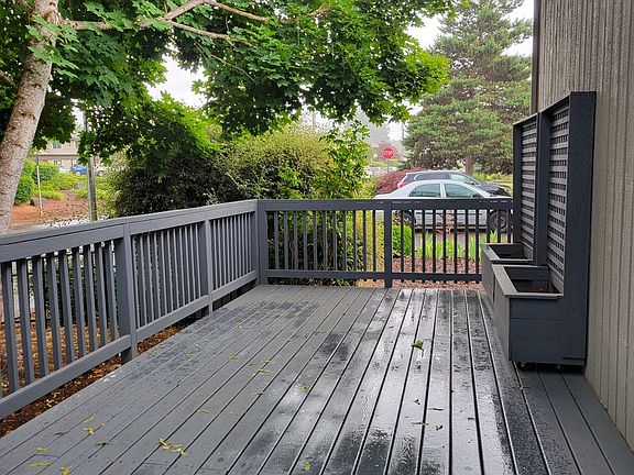 3rd image of 1012 NW Summerwood Dr