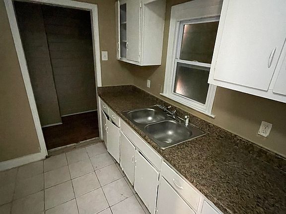 3rd image of 3614 Kensett Dr
