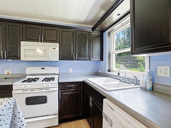 5th image of 7195 BOELTER LAKE COURT