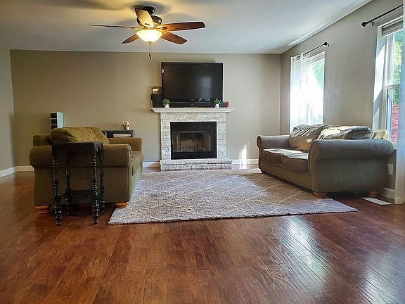 3rd image of 815 Quail Creek Dr