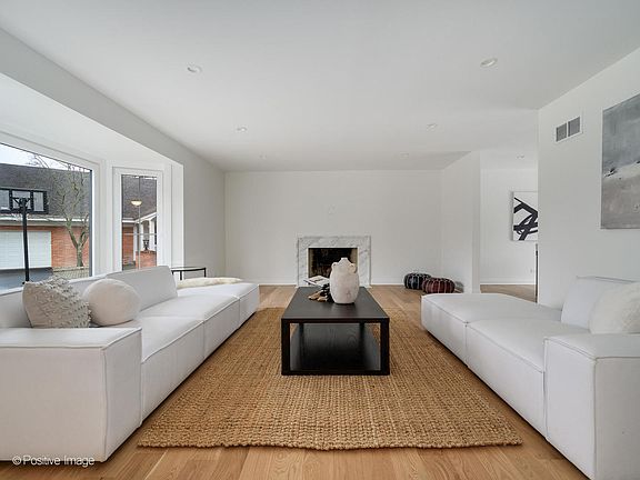 3rd image of 3031 Indianwood Rd