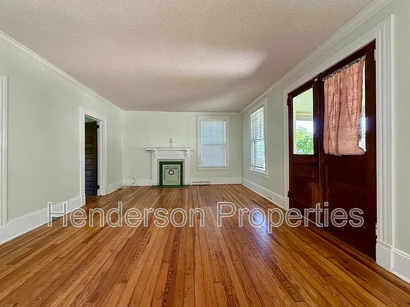 3 bed, 1.5 bath, 1688 sqft, $1,750 — Photo 3