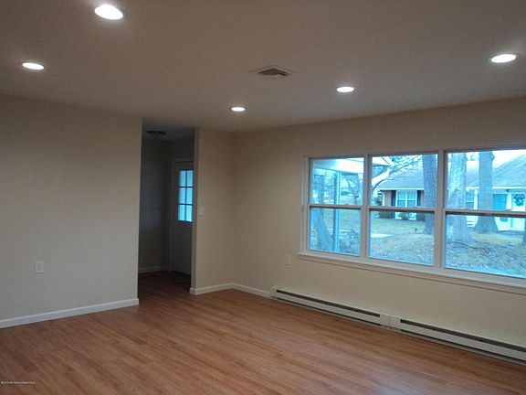 3rd image of 489A Thornbury Ct #100A