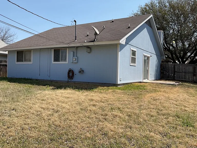 2209 Dickens Dr — Photo 16