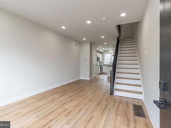 2nd image of 2121 E Bellmore Ave