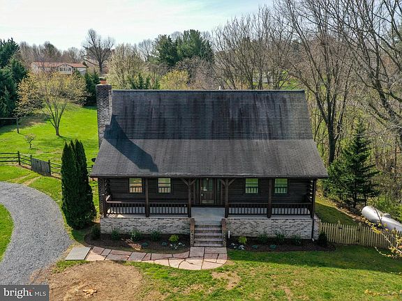 3rd image of 3320 Carlisle Dr