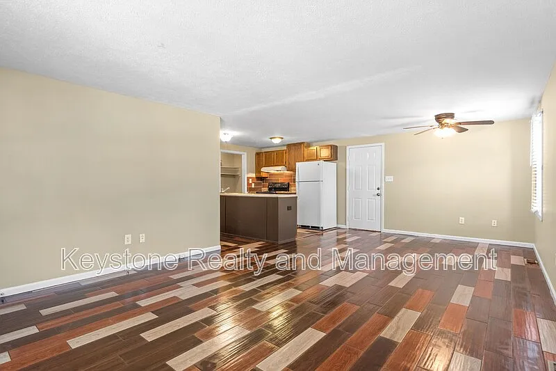 3 bed, 2.0 bath, 1100 sqft, $1,150 — Photo 4