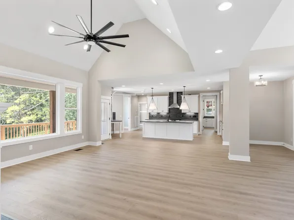 2033 Graceland Dr, Goodlettsville, TN 37072