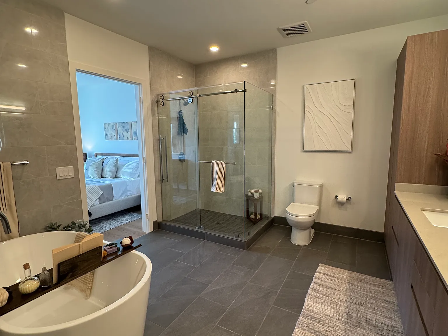 3 bed, 2010 sqft, $8,323 — Photo 4