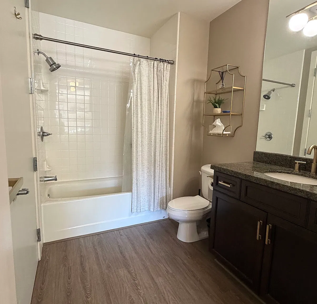 1 bed, 762 sqft, $4,950 — Photo 3
