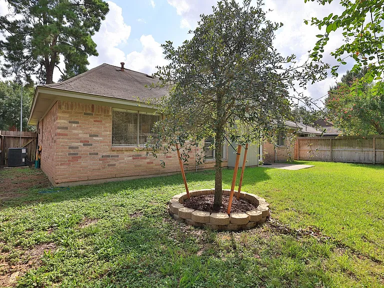 16035 Hollow Rock Dr — Photo 33