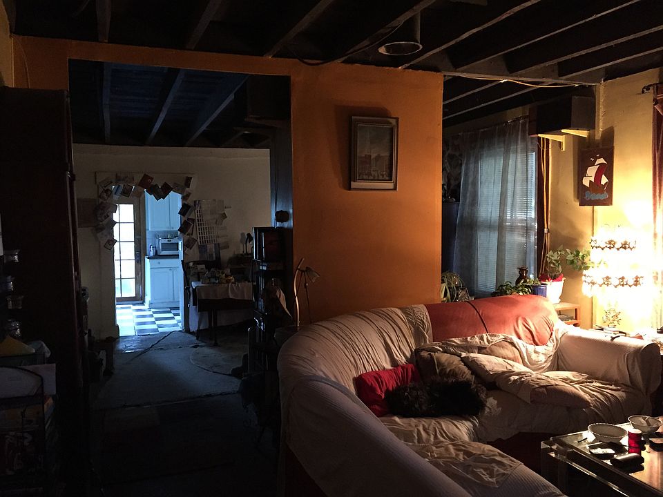2nd image of 40 Irving St