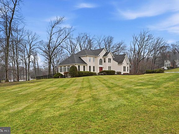 5th image of 385 Ridge Ave