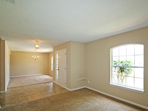 2nd image of 512 Cricket Cove Ct