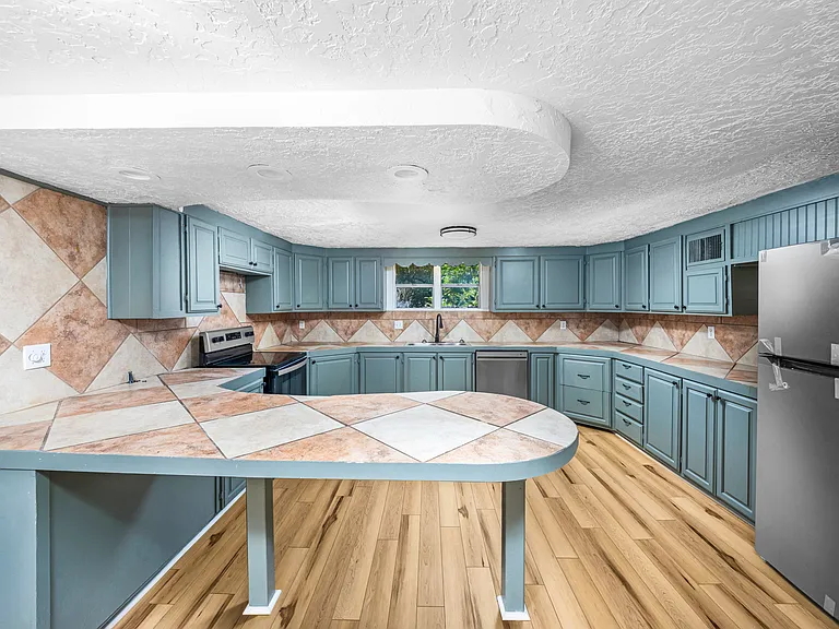 2408 NW Ozmun Ave — Photo 19
