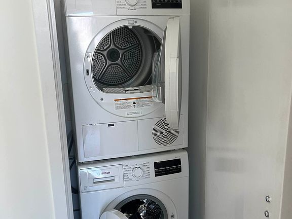 5th image of 1017 Jackson Ave APT 6B