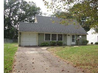 37 Kingwood Ln, Levittown, PA 19055
