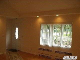 4th image of 834 Hawkins Ave