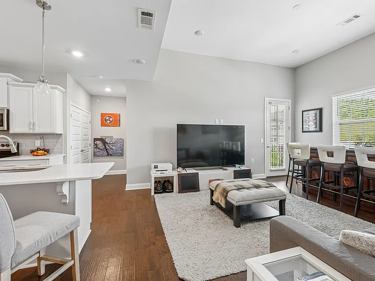1801 Shadow Green Dr #304 — Photo 16