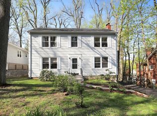 2 Winthrop Pl, Leonia, NJ 07605