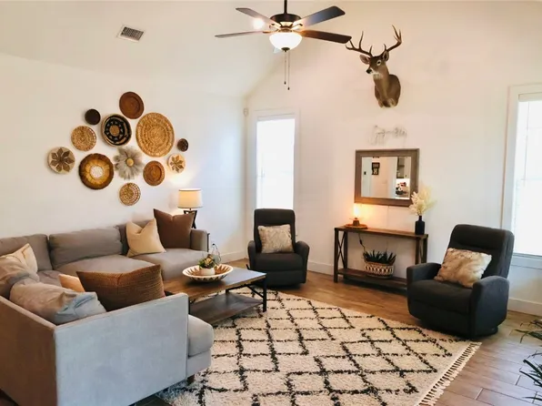 4020 Brownway Dr, College Station, TX 77845