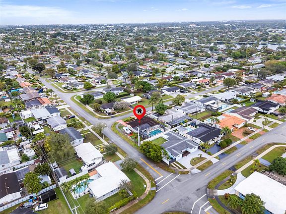 3rd image of 9590 SW 51st Ter