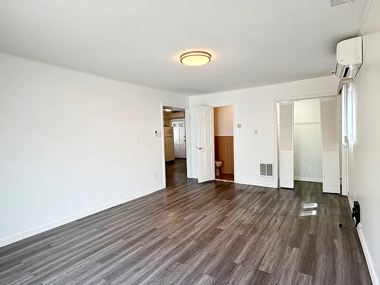 162 Woodbine Ave #1 — Photo 6