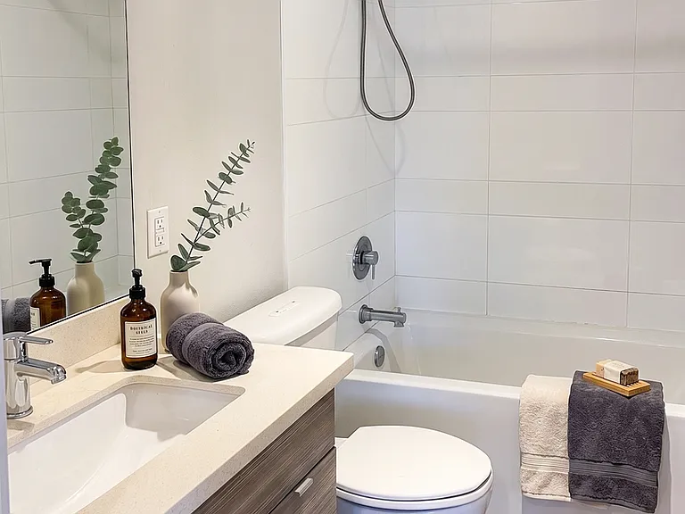 6408 Phinney - Located at the top of Phinney Ridge — Photo 37