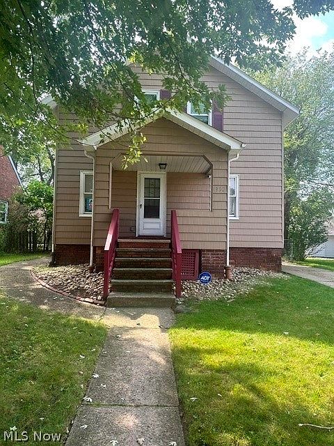 1st image of 930 E 239th St