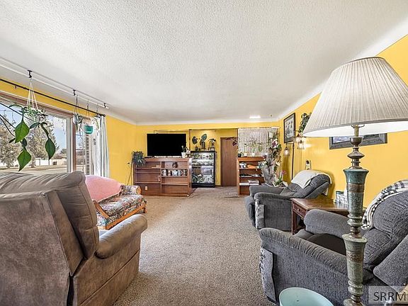 4th image of 325 W 1st St N